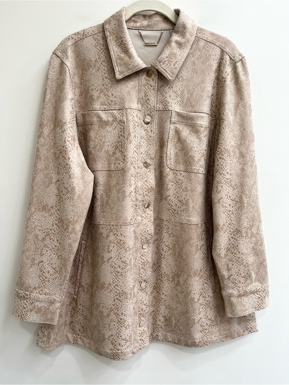 Chicos faux suede snakeskin print shacket jacket cream tan snap front 3 16/18